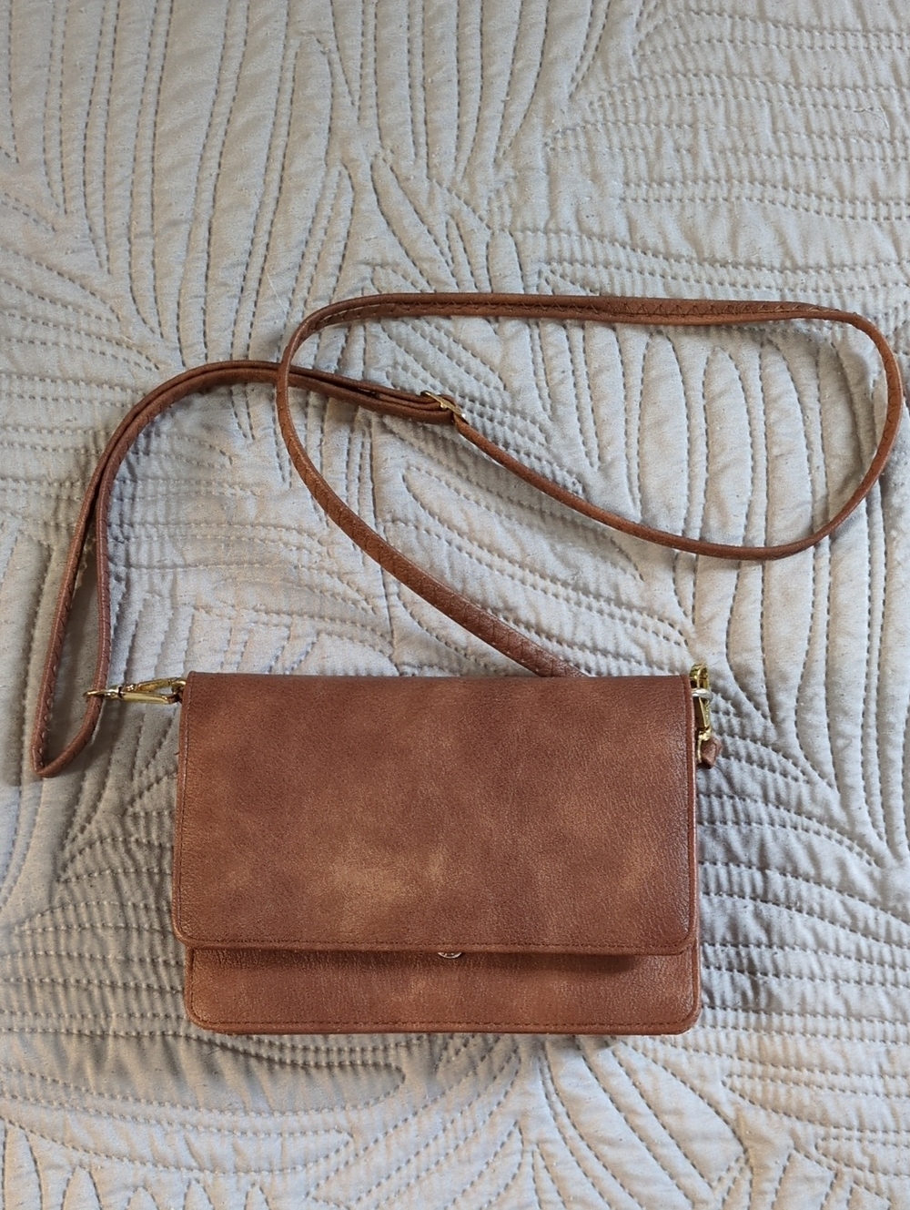 Classic Brown Crossbody Bag - Sleek Everyday Shoulder Purse